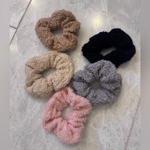 Set of 5 scrunchies